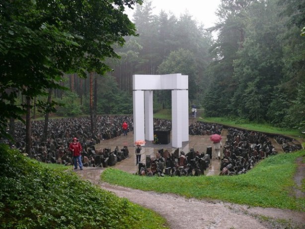 Gedenkstätte im Wald von Bikernieki